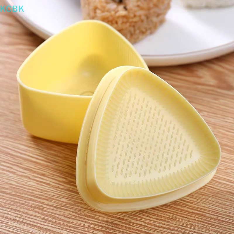 Khuôn cơm hình tam giác phong cách Nhật Bản