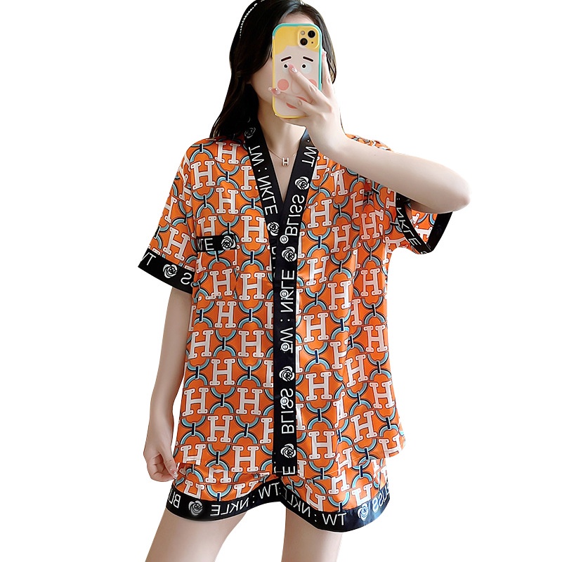 Bộ đồ ngủ vải lụa lạnh ngắn tay cổ chữ V thời trang 2024 dành cho nữ cỡ lớn