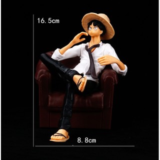 Mô hình nhân vật Luffy One Piece ngồi ghế sofa