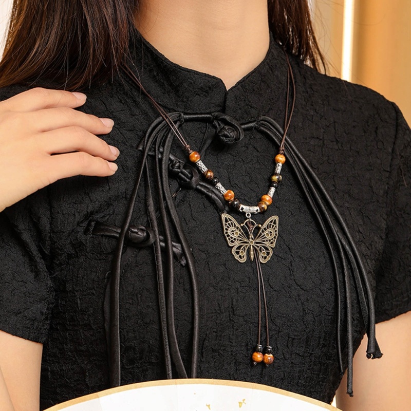 Vòng cổ bướm choker gốm sứ đính hạt - xu hướng thời trang cho nữ
