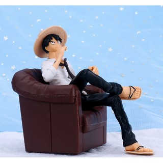 Mô hình nhân vật Luffy One Piece ngồi ghế sofa