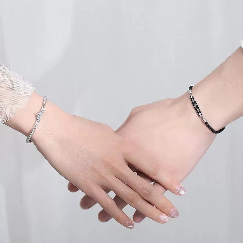 Cặp Vòng Tay Công Chúa Và Hiệp Sĩ Cổ Điển Cho Cặp Đôi