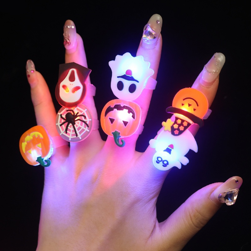 Set 10 Nhẫn Halloween Phát Sáng Hình Đầu Lâu / Bí Ngô Dễ Thương Cho Bé