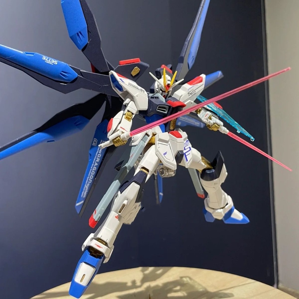 Mô Hình Lắp Ráp Gundam Tự do tấn công (tặng kèm base) | Shopee Việt Nam