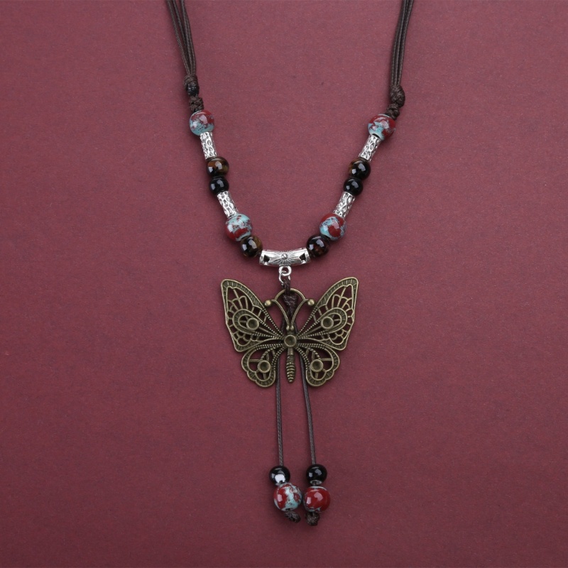 Vòng cổ bướm choker gốm sứ đính hạt - xu hướng thời trang cho nữ