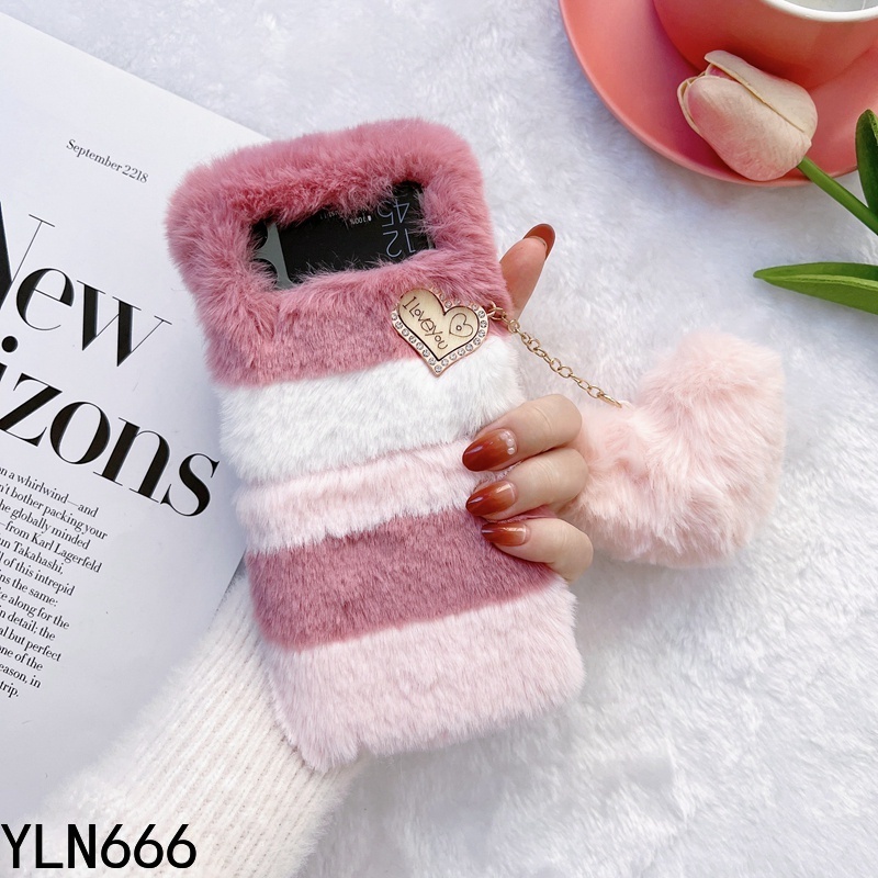3D Dễ Thương Mặt Dây Chuyền Tình Yêu Sang Trọng Ốp Lưng Điện Thoại Samsung Z Flip 3 4 5 6 7 7FE Ấm Áp Mùa Đông Lông Tơ Cho Galaxy Z Flip6 Vỏ Điện Thoại Di Động Bảo Vệ