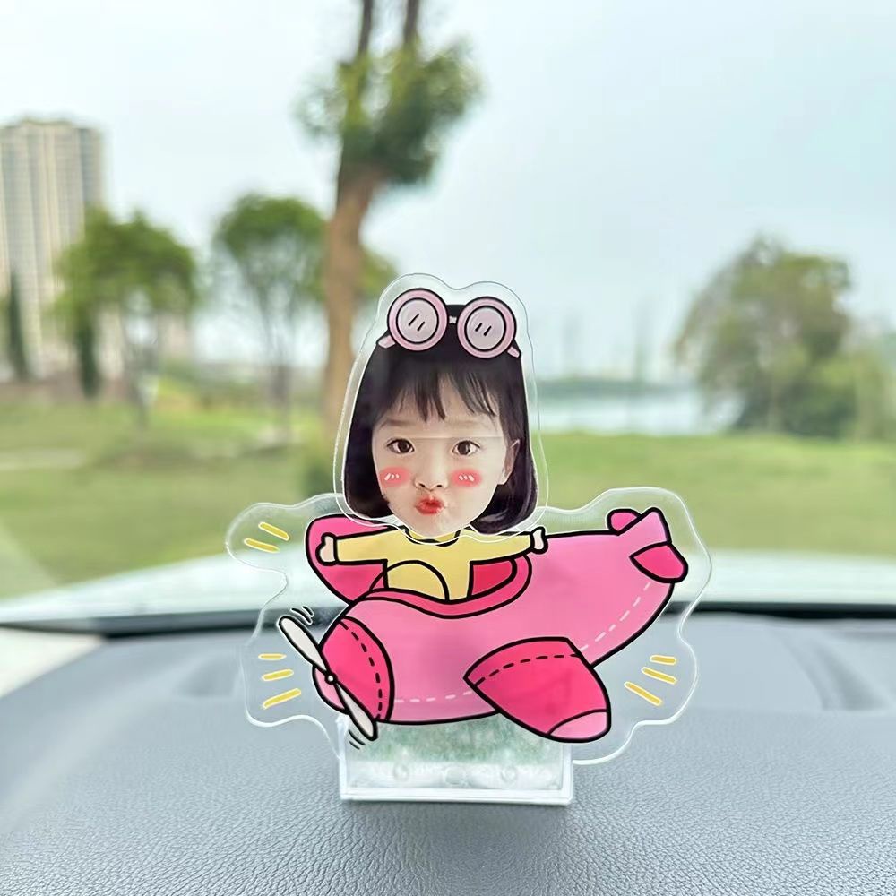 Mô hình standee lắc đầu chạy pin ghép mặt theo yêu cầu chibi cute Trí Decor làm quà tặng, trang trí ô tô, để bàn
