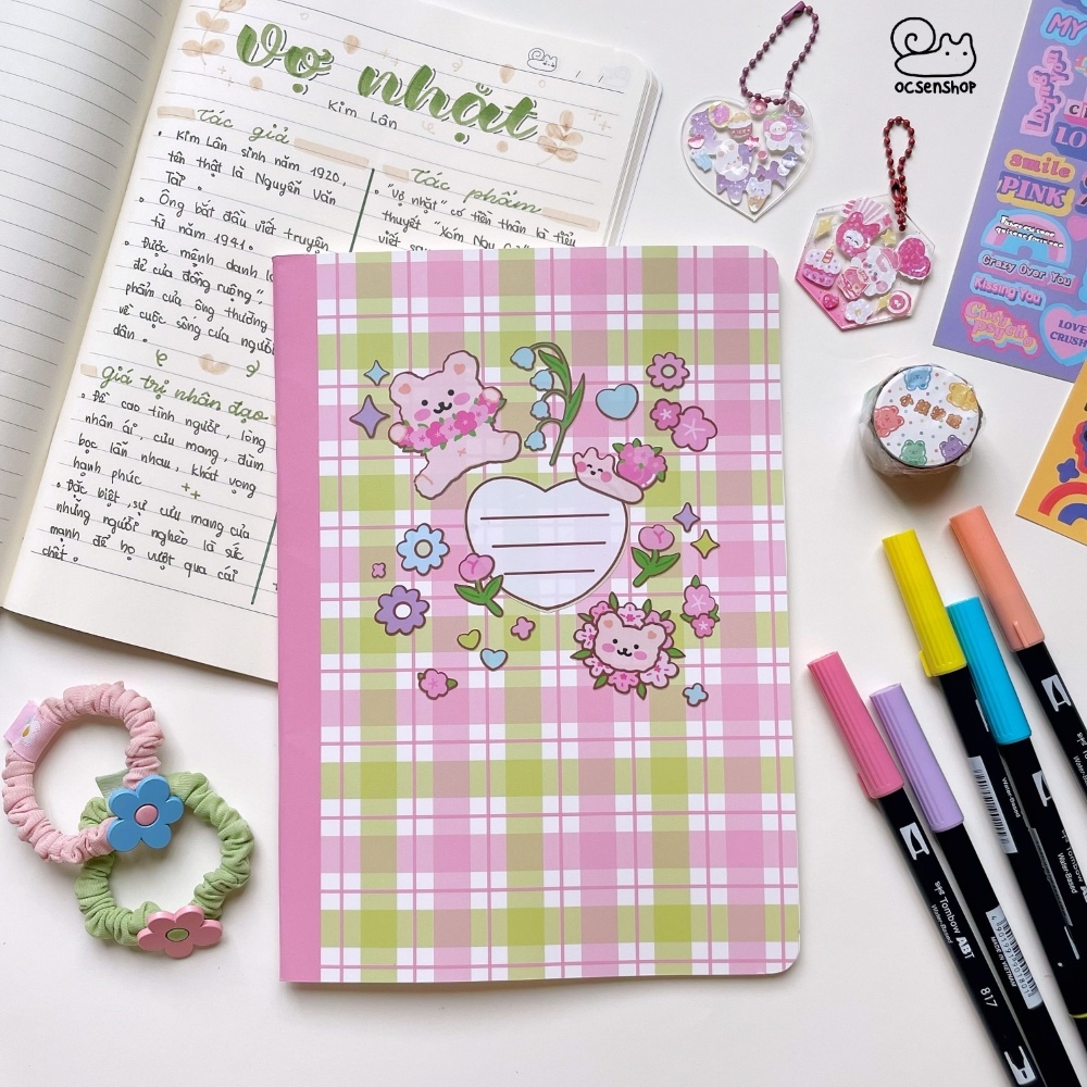 Vở B5 Ốc Sên bìa Caro kèm sticker