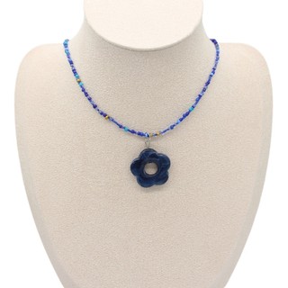 Vòng cổ handmade boho với hạt màu hoa và thiết kế xương đòn