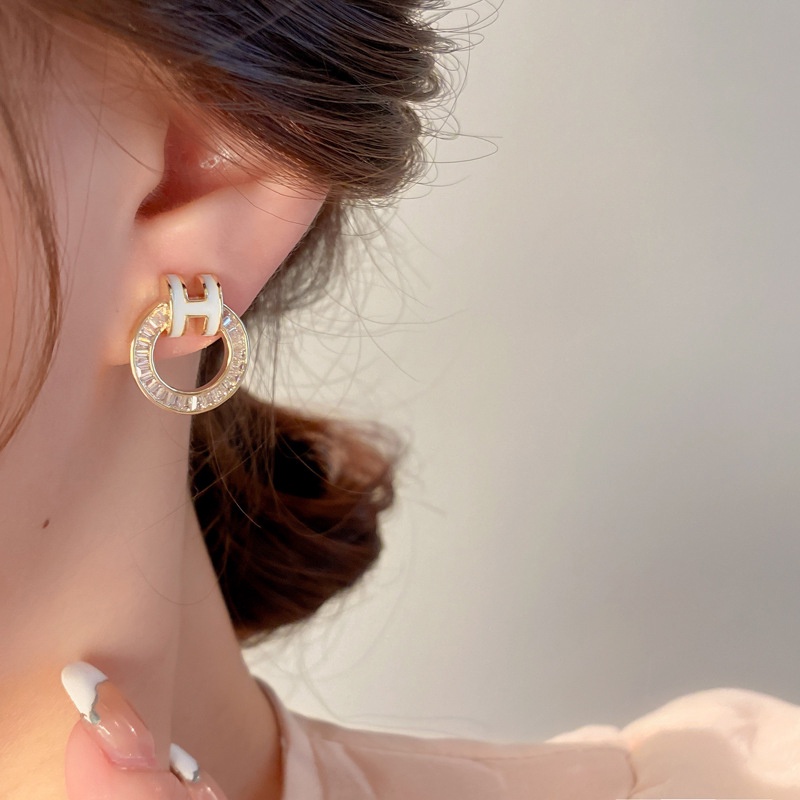 Bông taiaccent lát vòng tròn thời trang sang trọng, chi tiết phản chiếu