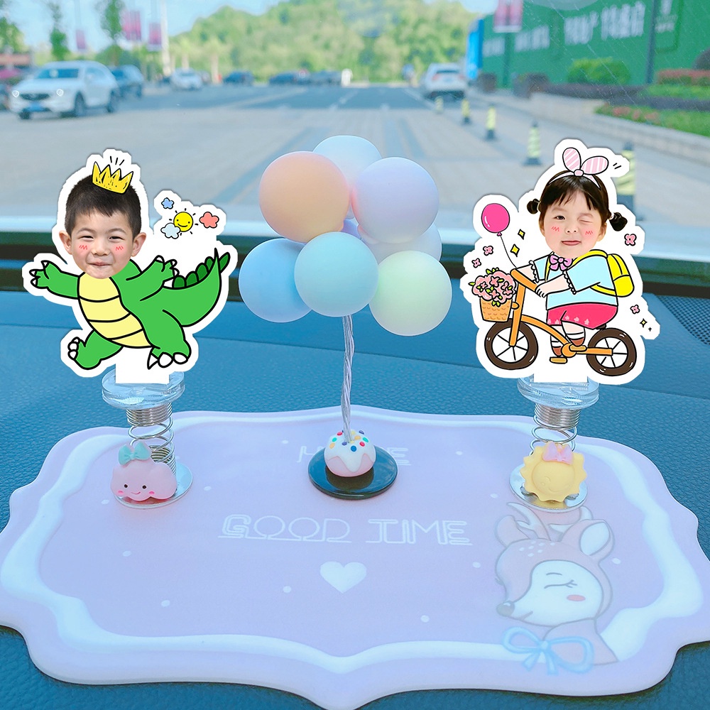 ( QUÀ TẶNG VALENTINE ) Standee lò xo lắc lư đáng yêu trong suốt đế dính trang trí in theo yêu cầu chibi