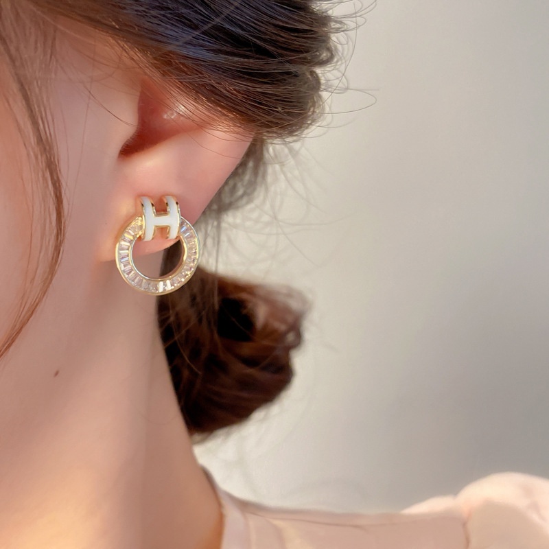 Bông taiaccent lát vòng tròn thời trang sang trọng, chi tiết phản chiếu