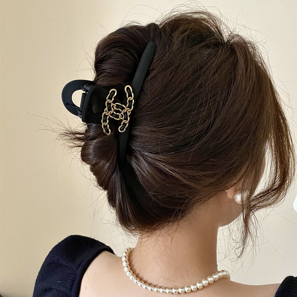 Kẹp tóc chữ cái kiểu Pháp
