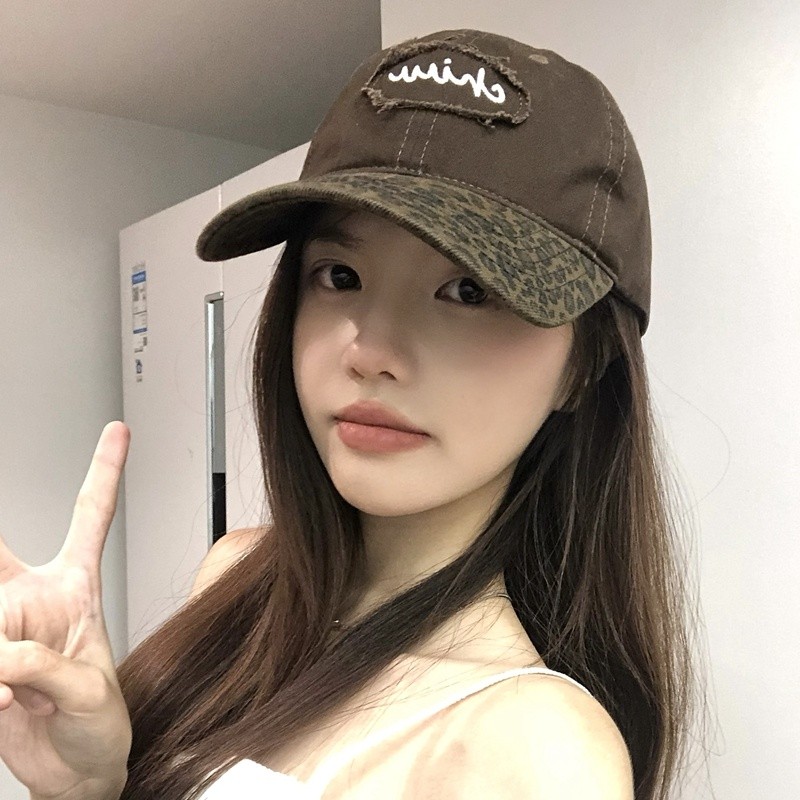 Mũ bóng chày phù hợp với màu da báo của Mỹ Hot Girl