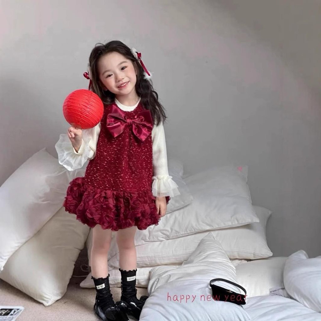 Hàng sẵn có cho bé gái Váy đỏ lông cừu lót mùa thu đông Phong cách mới Thời trang nơ công chúa Áo Vest đầm năm mới