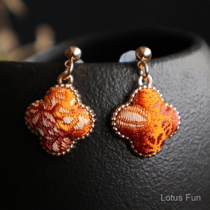 Mới Trung Quốc Cổ Điển Phong Cách Trung Hoa Nhiều Màu Bông Tai Cỏ Bốn Lá Bạc 925 Kim Handmade Song Jin Đơn Giản Phù Hợp Với Bông Tai Thành Phẩm