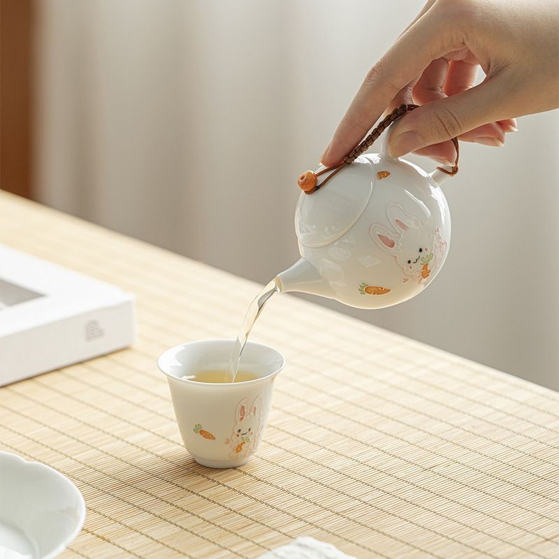✨Yuni Sứ Trắng Vẽ Tay Thỏ Dễ Thương Ấm Trà Nhỏ 110ml Kung Fu Bộ Trà Hộ Gia Đình Lọc Gốm Nồi Nhỏ