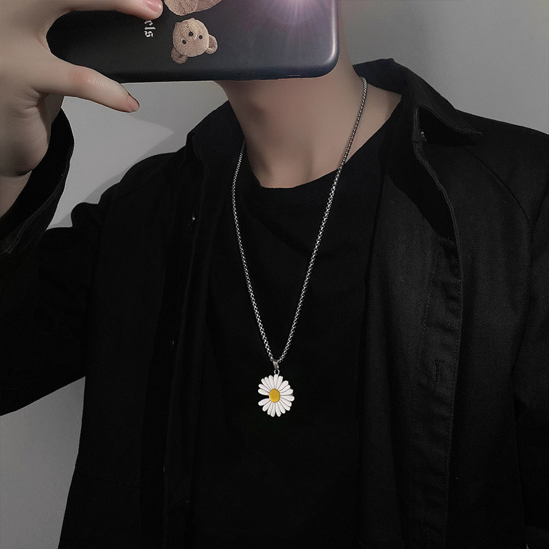 Hip Hop Daisy Thép Titan Vòng Cổ Nữ Đơn Giản Hợp Thời Trang Influencer Đĩa Retro Cặp Đôi Mặt Dây Chuyền Phụ Kiện