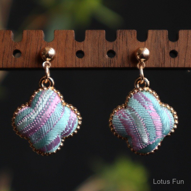 Mới Trung Quốc Cổ Điển Phong Cách Trung Hoa Nhiều Màu Bông Tai Cỏ Bốn Lá Bạc 925 Kim Handmade Song Jin Đơn Giản Phù Hợp Với Bông Tai Thành Phẩm