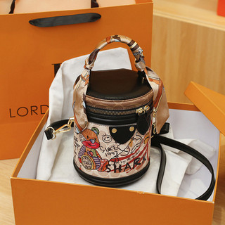 Túi xách nữ cao cấp Gấu Graffiti Niche Bucket Bag 2026 Túi đeo vai cá tính mới Túi xách đa năng hợp thời trang