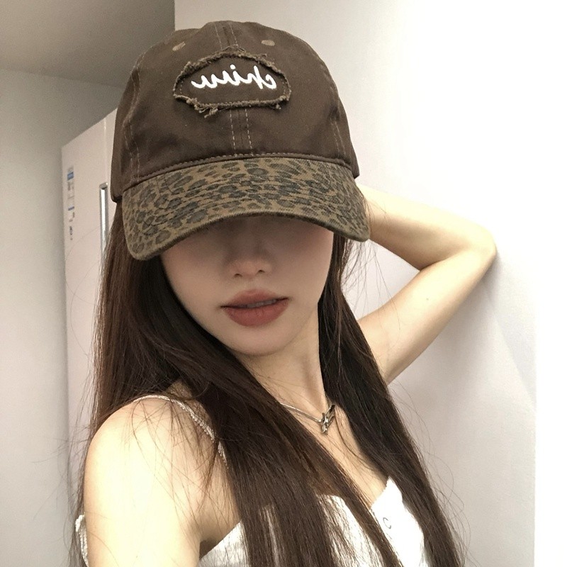 Mũ bóng chày phù hợp với màu da báo của Mỹ Hot Girl
