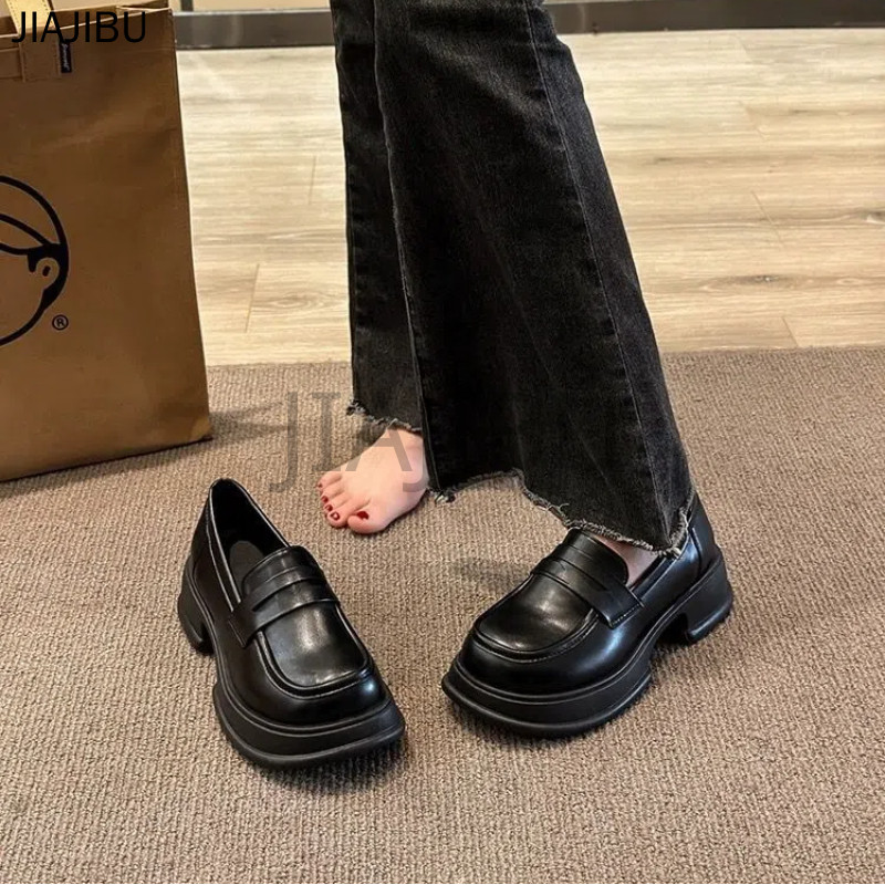Size 35-45 Giày Nữ Cỡ Lớn Giày Da Nhỏ Mũi Tròn Chống Trượt Phong Cách Anh Có Gót Dày 44 Giày Lười Slip-on Giày Học Sinh Cao Gót Màu Đen 43 Korean Fashion Retro Platform Mary Jane Shoes French Soft Sole Cosplay Doll Shoes Giày Lolita Đồng Phục JK Nhật Bản
