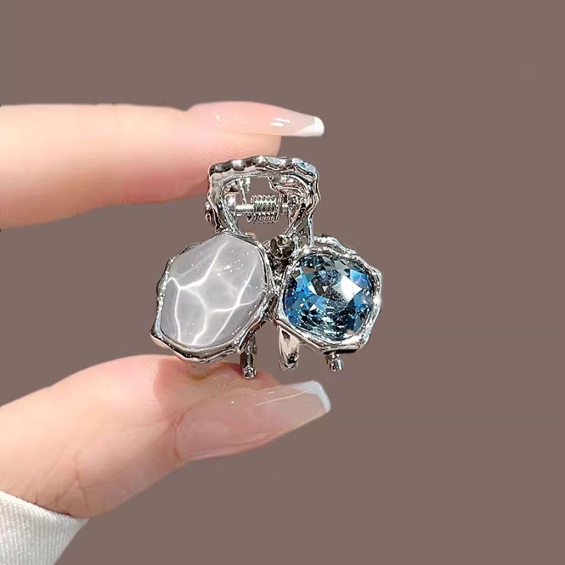MAUROPOLI [Sẵn sàng] Phiên bản Hàn Quốc Pha lê sang trọng Kích thước nhỏ Kẹp lấy cảm giác cao cấp Đầu trán Nổ Kẹp tóc bên hông Phong cách mới Kẹp tóc mùa hè Mũ đội đầu