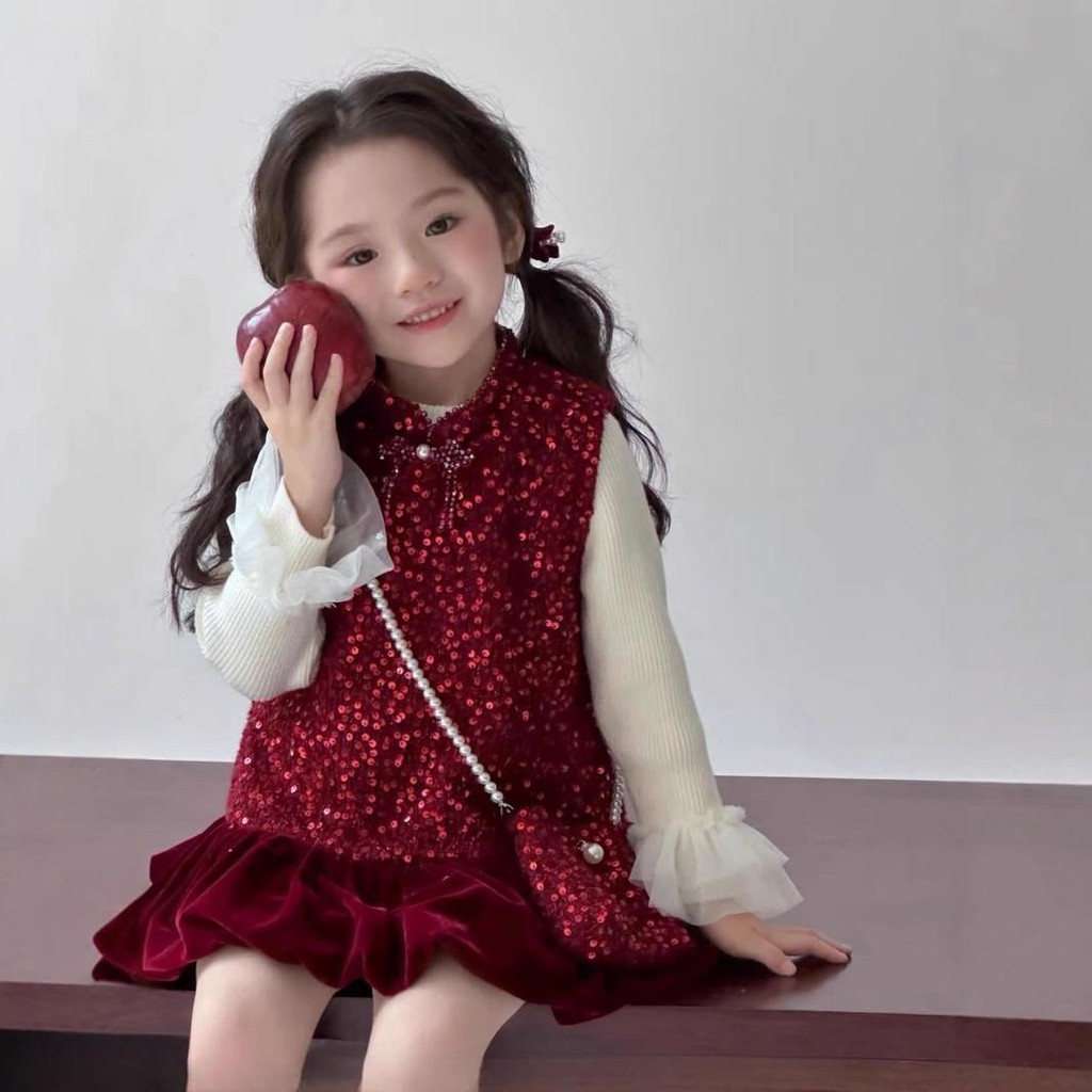 Hàng sẵn có cho bé gái Váy đỏ lông cừu lót mùa thu đông Phong cách mới Thời trang nơ công chúa Áo Vest đầm năm mới