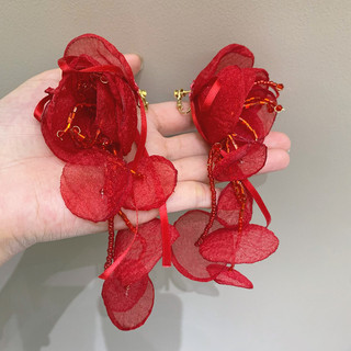 Bông tai hoa pha lê lụa màu đỏ thủ công không lỗ tai, kẹp tai