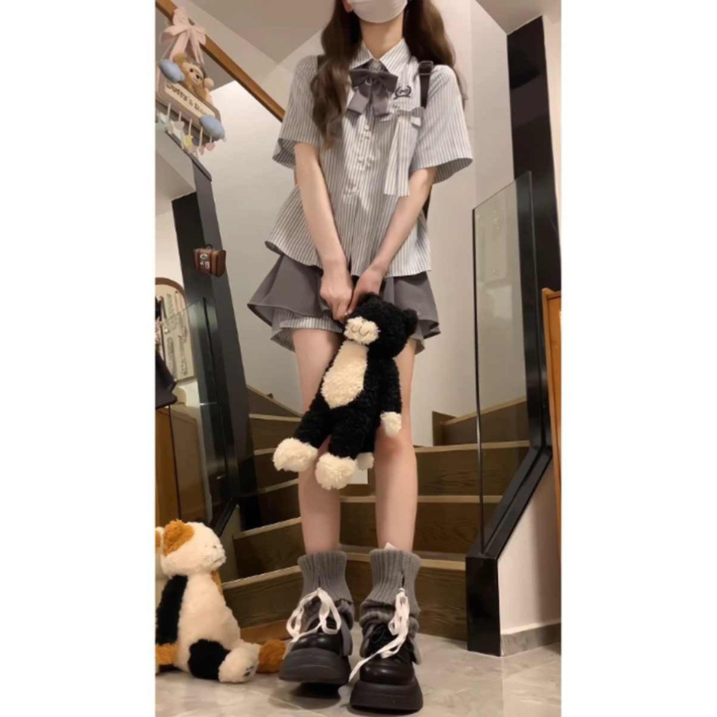 [YU]Bộ JK Hàn Quốc dễ thương, áo sơ mi tay ngắn sọc nhỏ phối chân váy xếp ly trẻ trung.