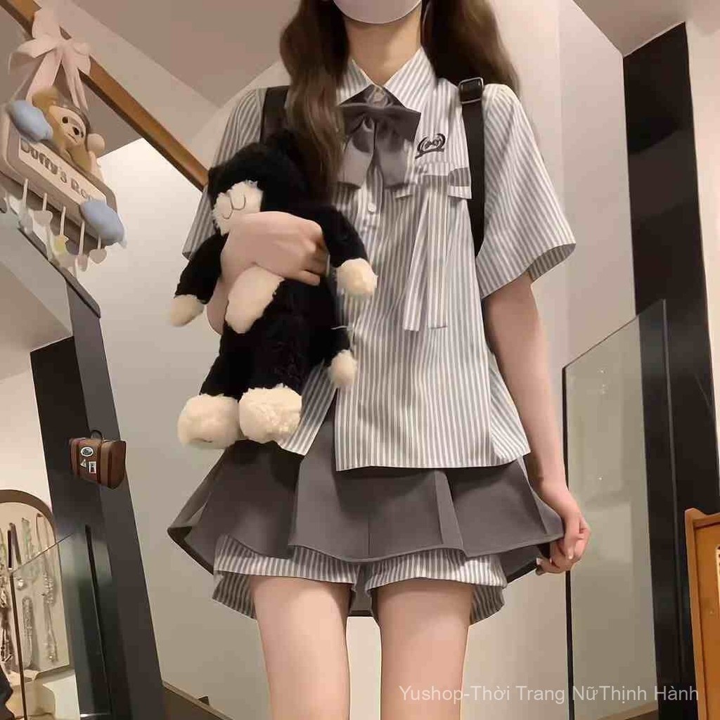 [YU]Bộ JK Hàn Quốc dễ thương, áo sơ mi tay ngắn sọc nhỏ phối chân váy xếp ly trẻ trung.