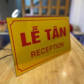 Bảng tên chức danh, bảng Lễ Tân Khách Sạn, biển chức danh in theo yêu cầu mica, TK: 10x24cm