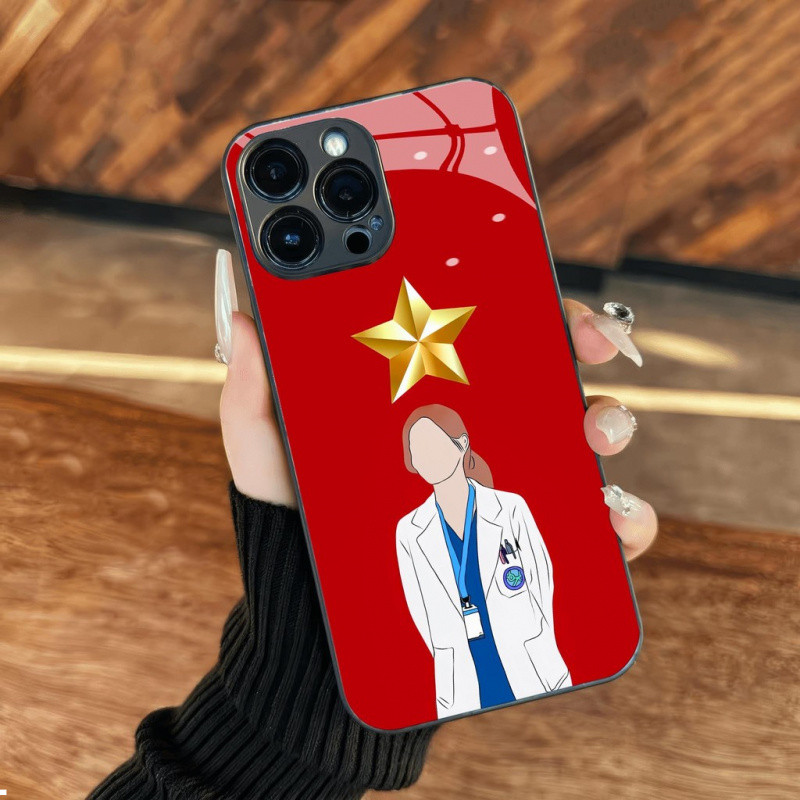 Ốp Lưng Kính Hình Bác Sĩ Cờ Đỏ Cho iPhone 16 17,15 14 13 12 11 8 7 6 6s 6p 7p 8p 6g 7g 8g Pro Max XR XS xsmax Plus