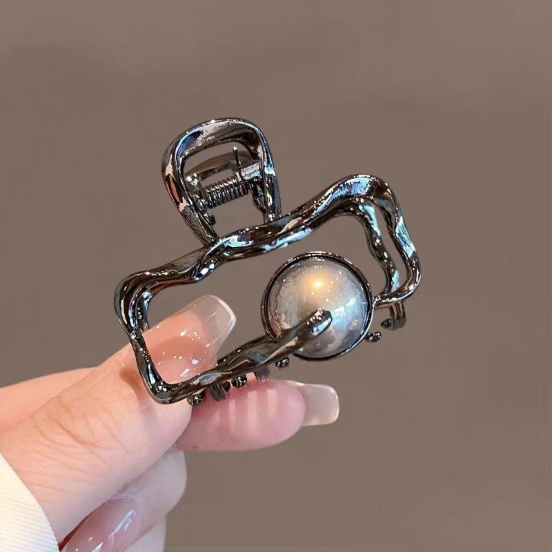 MAUROPOLI [Sẵn sàng] Design Sense Niche Liquid Metal Grab Clip Medium High-End Cold Wind Back Head Half-Tie Hair Shark Clip