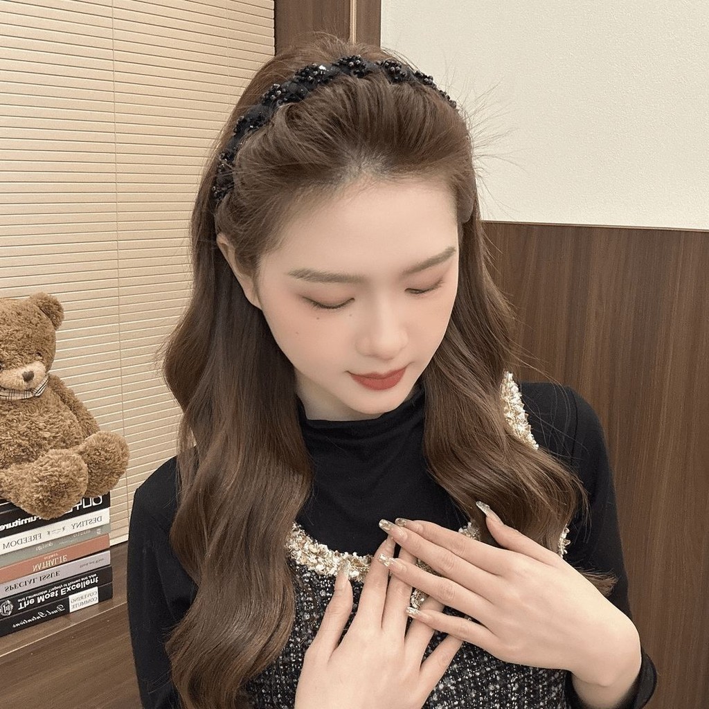 ✨Louis Headband 2025 - Chống Trơn Trượt, Ánh Sáng Sang Trọng, Đính Hạt, Mặc Trước và Sau - Kích cỡ 25.6.30