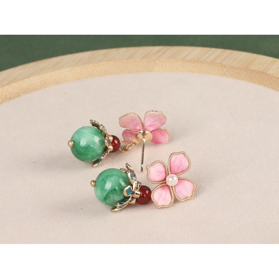 Bông tai nhũ vàng filigree cổ điển, phù hợp với váy sườn xám và phụ kiện hàng ngày