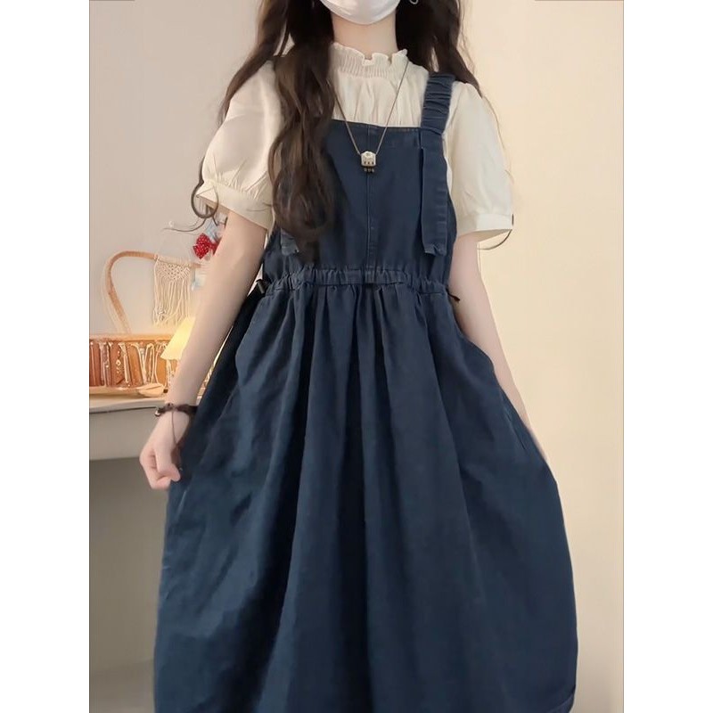 [YU]Set hai mảnh denim ngọt ngào, đầm dáng rộng phối sơ mi trắng nhẹ nhàng, trẻ trung.