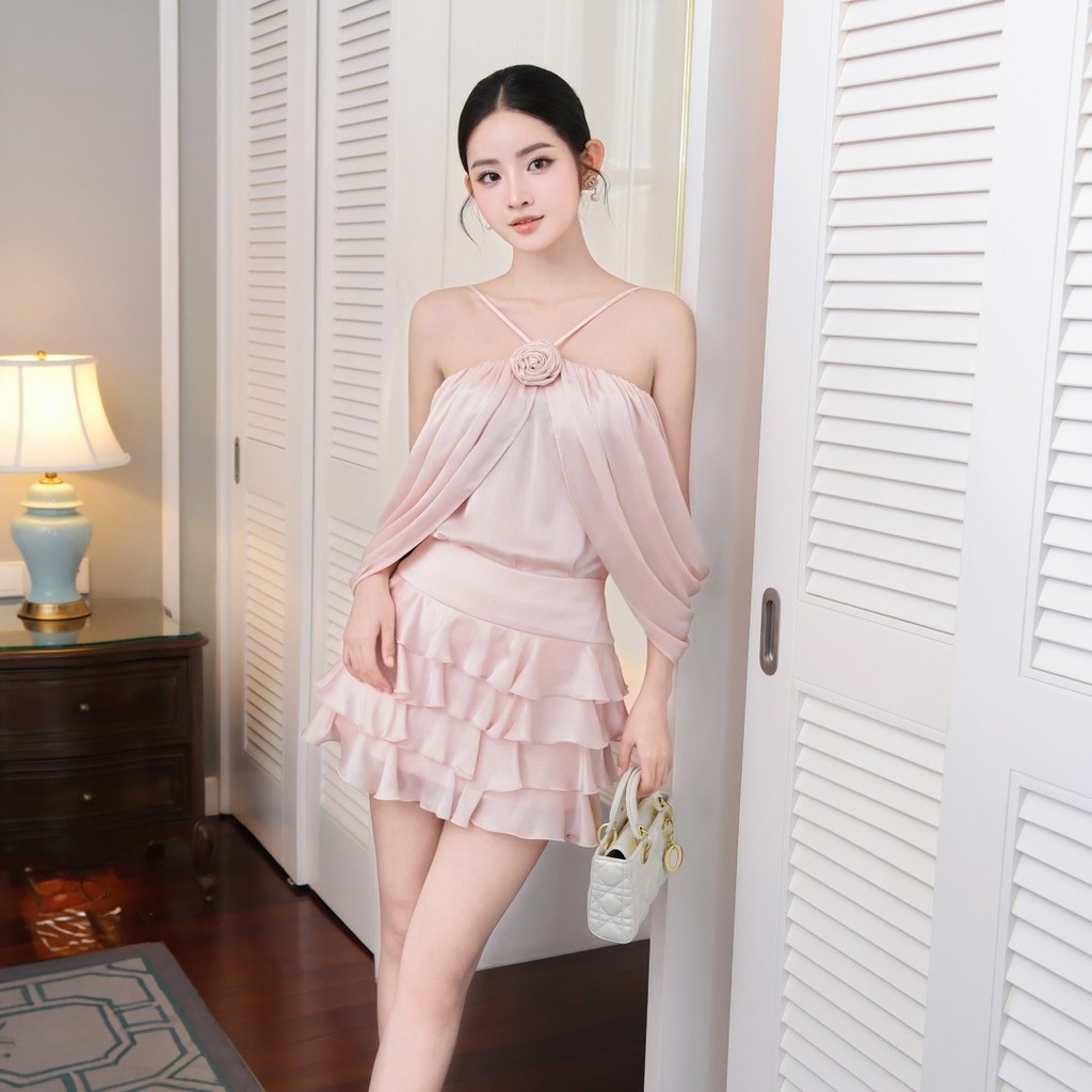 Set áo váy tơ tằm gân hồng Khiết Style thiết kế bèo tầng phối tay áo đổ rũ mềm, ấn tượng phong cách tiệc tùng KS239