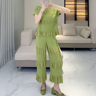 Quần áo Miyake xếp ly màu trơn ngắn tay, phù hợp với nữ cao cấp mùa hè