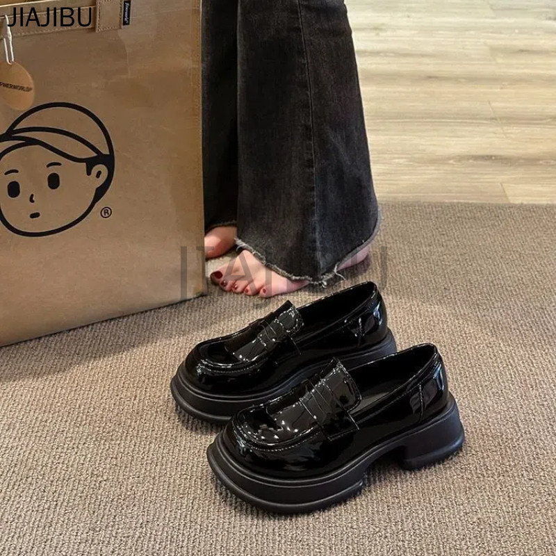 Size 35-45 Giày Nữ Cỡ Lớn Giày Da Nhỏ Mũi Tròn Chống Trượt Phong Cách Anh Có Gót Dày 44 Giày Lười Slip-on Giày Học Sinh Cao Gót Màu Đen 43 Korean Fashion Retro Platform Mary Jane Shoes French Soft Sole Cosplay Doll Shoes Giày Lolita Đồng Phục JK Nhật Bản