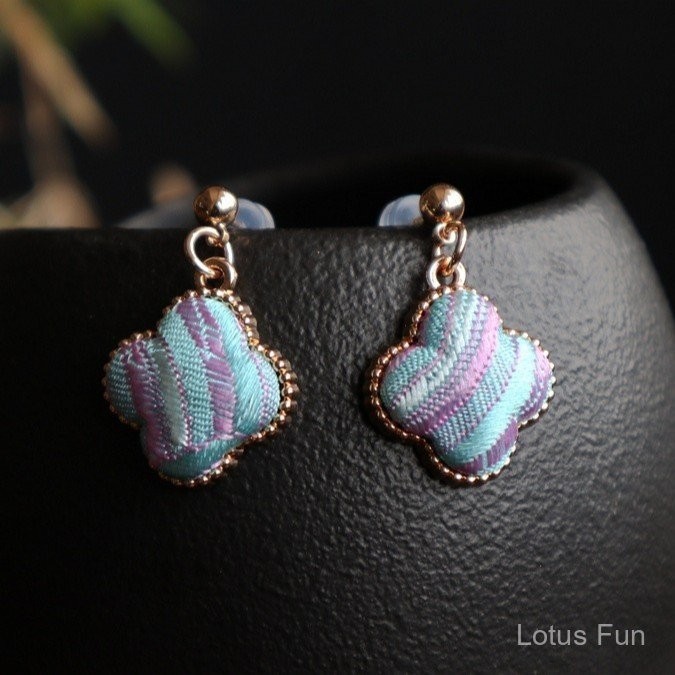 Mới Trung Quốc Cổ Điển Phong Cách Trung Hoa Nhiều Màu Bông Tai Cỏ Bốn Lá Bạc 925 Kim Handmade Song Jin Đơn Giản Phù Hợp Với Bông Tai Thành Phẩm