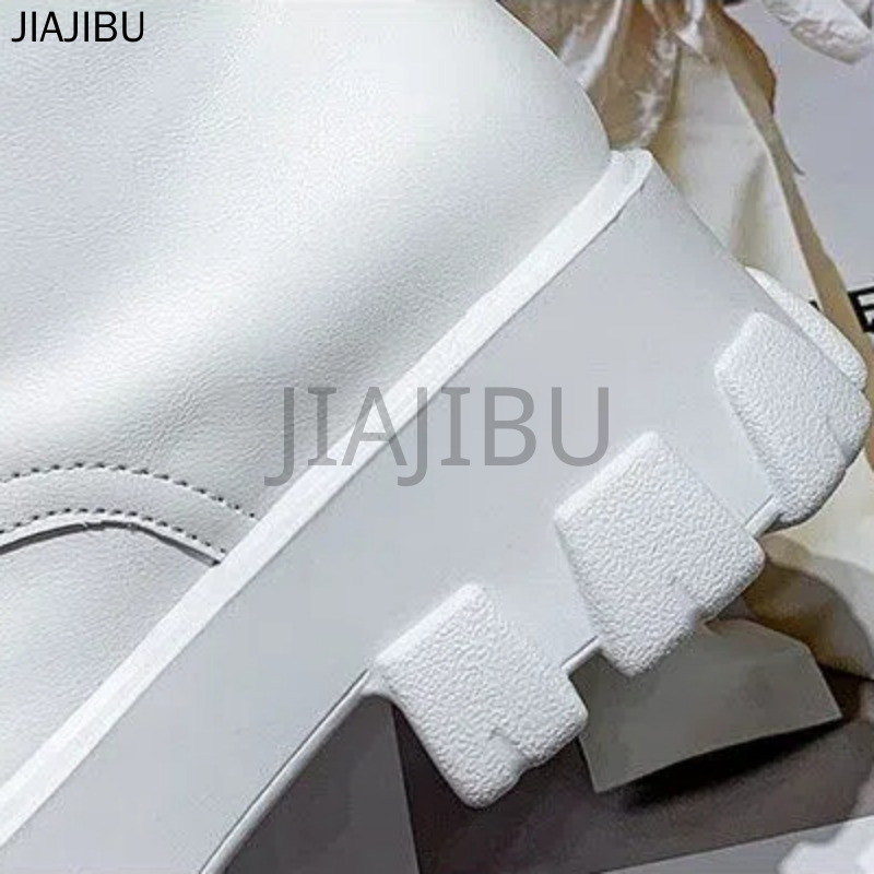 Size 35-43 Giày Bốt Martin Màu Trắng Đế Dày Chống Trượt Phong Cách Anh Quốc Giày Nữ Cỡ Lớn Giày Bốt Đi Xe Máy Buộc Dây Phong Cách Retro Korean Fashion Black Platform Zipper Knight Boots Giày Bốt Da Mũi Tròn Cosplay Giày Bốt Cao Bồi JK Cổ Cao Của Nhật Bản