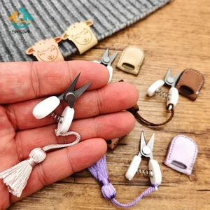 Fengjue Nghệ Thuật Sáng Tạo Kéo Thép Không Gỉ Có Vỏ Bảo Vệ May Thêu Kéo Mảnh Món Quà Hoàn Hảo Cho Móc Người Hâm Mộ TH