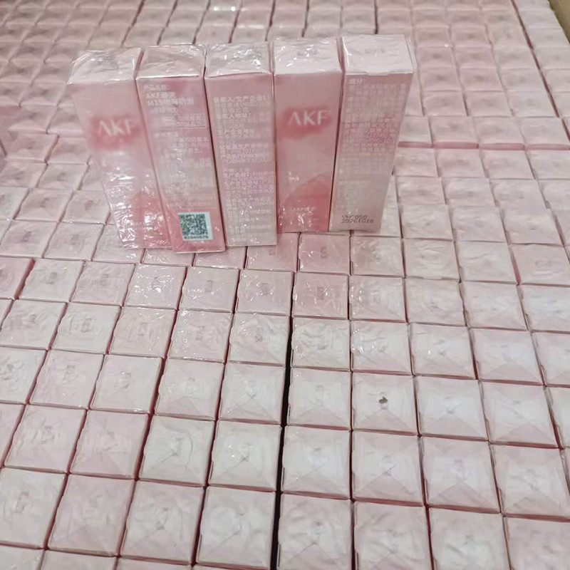 Son môi matte chống dính cốc AKF, không phai màu, phù hợp trang điểm cho học sinh