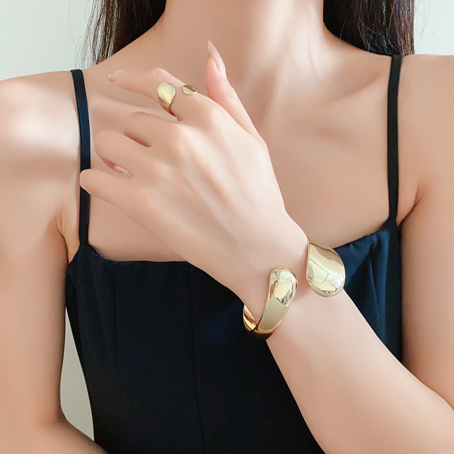 Đôi vòng tay retro hình bầu dục không đồng đều, bóng đẹp, trang sức cao cấp