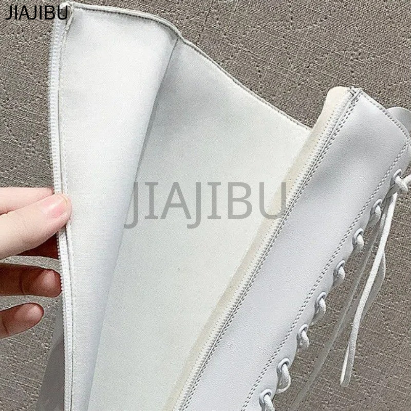 Size 35-43 Giày Bốt Martin Màu Trắng Đế Dày Chống Trượt Phong Cách Anh Quốc Giày Nữ Cỡ Lớn Giày Bốt Đi Xe Máy Buộc Dây Phong Cách Retro Korean Fashion Black Platform Zipper Knight Boots Giày Bốt Da Mũi Tròn Cosplay Giày Bốt Cao Bồi JK Cổ Cao Của Nhật Bản