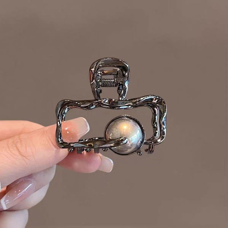 MAUROPOLI [Sẵn sàng] Design Sense Niche Liquid Metal Grab Clip Medium High-End Cold Wind Back Head Half-Tie Hair Shark Clip