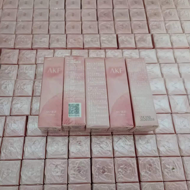 Son môi matte chống dính cốc AKF, không phai màu, phù hợp trang điểm cho học sinh