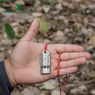 Còi khẩn cấp titan ngoài trời Boundless Voyage - To để cắm trại, đi bộ đường dài, chèo thuyền. Đi kèm với dây buộc. Lý tưởng cho huấn luyện viên Ti9022O