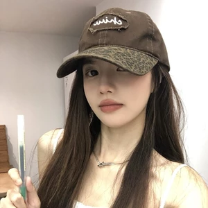 Mũ bóng chày phù hợp với màu da báo của Mỹ Hot Girl